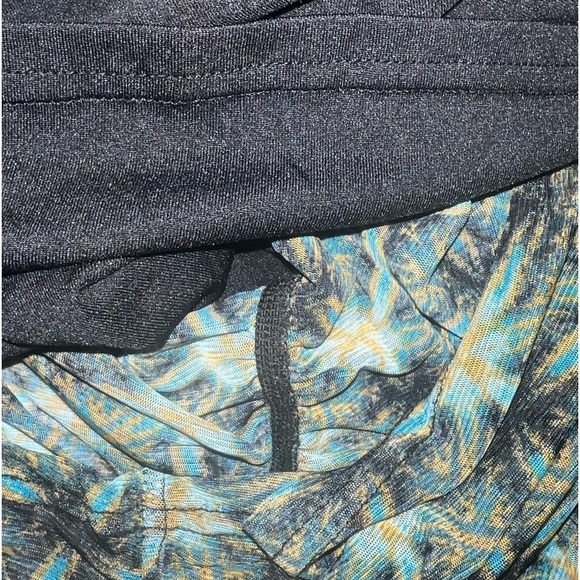 Jane and Delancy Long Sleeve Mesh Turtleneck Black Green Print - Picture 5 of 9
